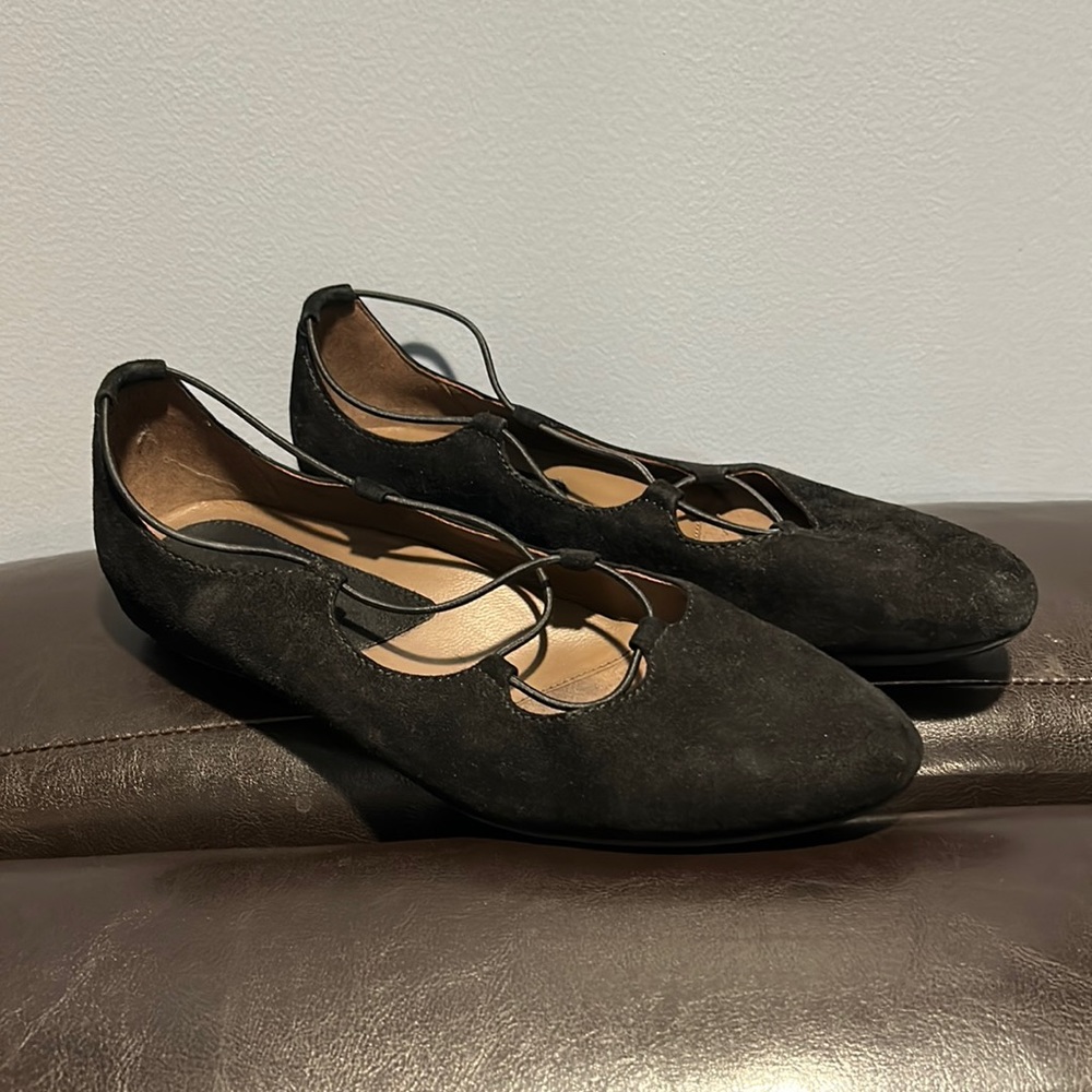 Earthies - black flats with crossed elastic - women’s 11
